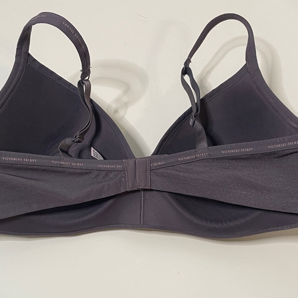 Victoria Secret Women's Size 40D Women's Bra Purple with Shimmer No wire - Picture 3 of 5